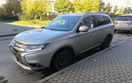 Mitsubishi Outlander III рестайлинг 3, 2018 год, 1 730 000 рублей, 9 фотография