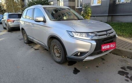 Mitsubishi Outlander III рестайлинг 3, 2018 год, 1 730 000 рублей, 5 фотография