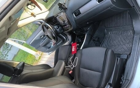 Mitsubishi Outlander III рестайлинг 3, 2018 год, 1 730 000 рублей, 10 фотография