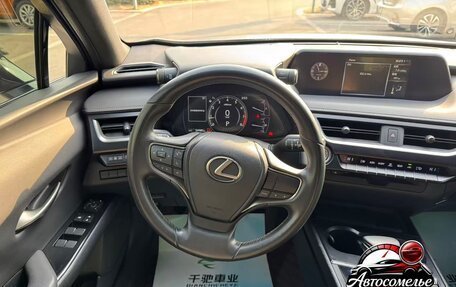 Lexus UX I, 2022 год, 2 500 000 рублей, 17 фотография