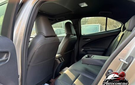 Lexus UX I, 2022 год, 2 500 000 рублей, 10 фотография