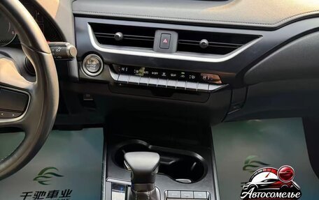 Lexus UX I, 2022 год, 2 500 000 рублей, 18 фотография