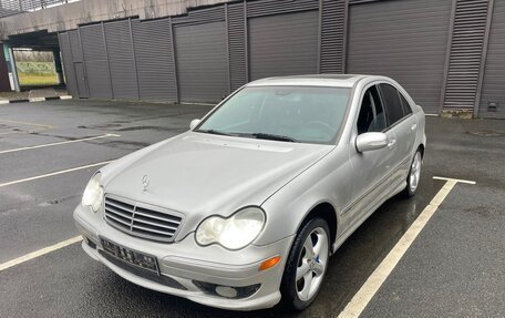 Mercedes-Benz C-Класс, 2005 год, 750 000 рублей, 3 фотография