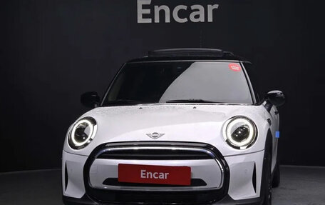 MINI Hatch, 2024 год, 1 980 000 рублей, 3 фотография