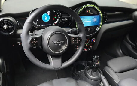 MINI Hatch, 2024 год, 1 980 000 рублей, 6 фотография