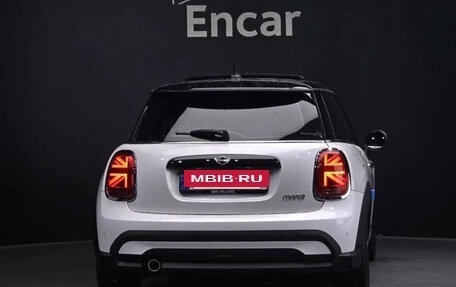 MINI Hatch, 2024 год, 1 980 000 рублей, 4 фотография