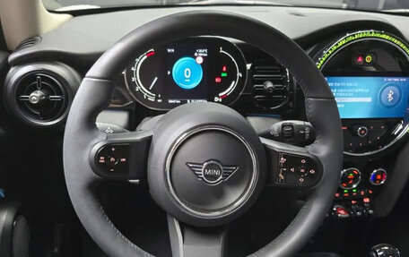 MINI Hatch, 2024 год, 1 980 000 рублей, 13 фотография