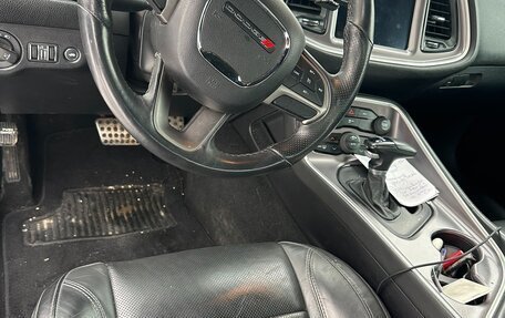 Dodge Challenger III рестайлинг 2, 2018 год, 3 100 000 рублей, 8 фотография