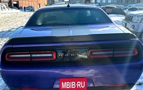 Dodge Challenger III рестайлинг 2, 2018 год, 3 100 000 рублей, 5 фотография