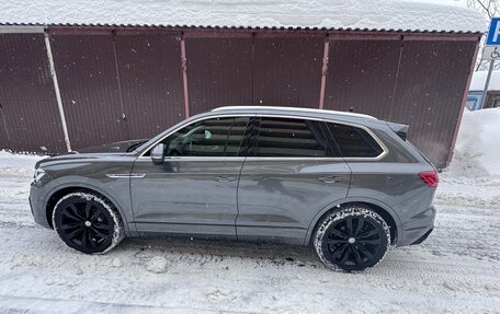 Volkswagen Touareg III, 2018 год, 5 700 000 рублей, 2 фотография