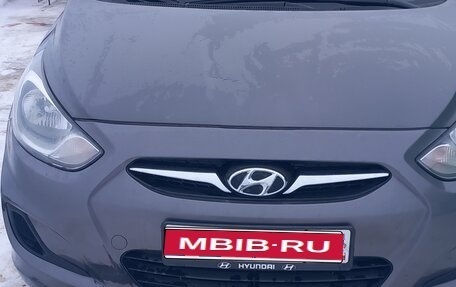 Hyundai Solaris II рестайлинг, 2011 год, 730 000 рублей, 1 фотография