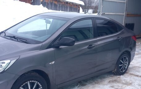 Hyundai Solaris II рестайлинг, 2011 год, 730 000 рублей, 2 фотография