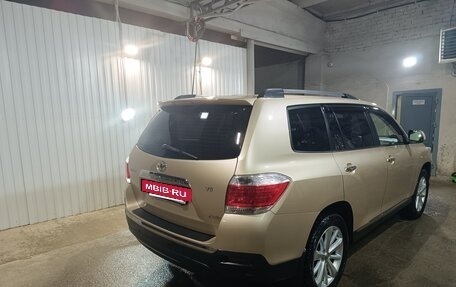 Toyota Highlander III, 2012 год, 2 666 000 рублей, 2 фотография