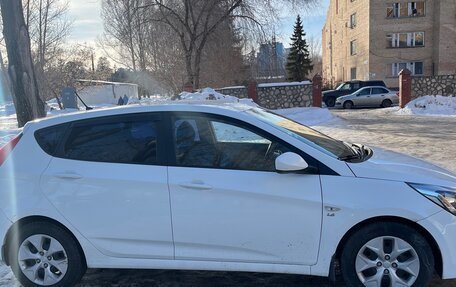 Hyundai Solaris II рестайлинг, 2015 год, 850 000 рублей, 2 фотография