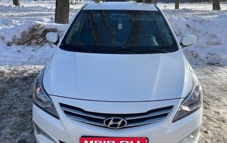 Hyundai Solaris II рестайлинг, 2015 год, 850 000 рублей, 3 фотография