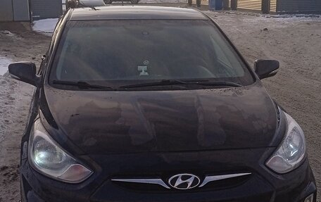 Hyundai Solaris II рестайлинг, 2012 год, 620 000 рублей, 1 фотография