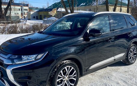 Mitsubishi Outlander III рестайлинг 3, 2020 год, 2 700 000 рублей, 2 фотография