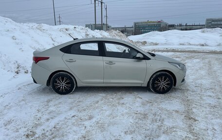 Hyundai Solaris II рестайлинг, 2019 год, 1 070 000 рублей, 2 фотография