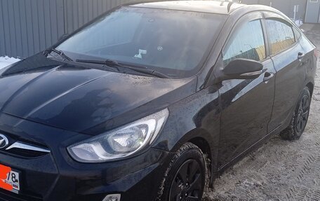 Hyundai Solaris II рестайлинг, 2012 год, 620 000 рублей, 3 фотография