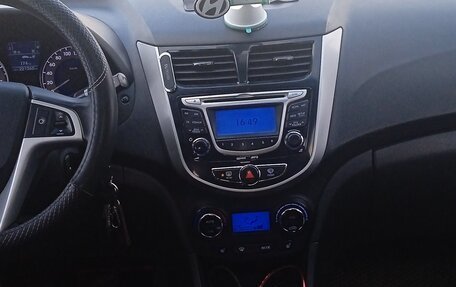 Hyundai Solaris II рестайлинг, 2012 год, 620 000 рублей, 11 фотография