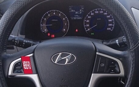 Hyundai Solaris II рестайлинг, 2012 год, 620 000 рублей, 10 фотография