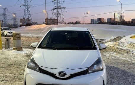 Toyota Vitz, 2015 год, 750 000 рублей, 2 фотография