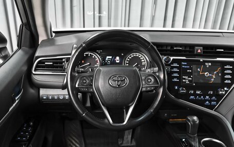 Toyota Camry, 2019 год, 3 300 000 рублей, 13 фотография