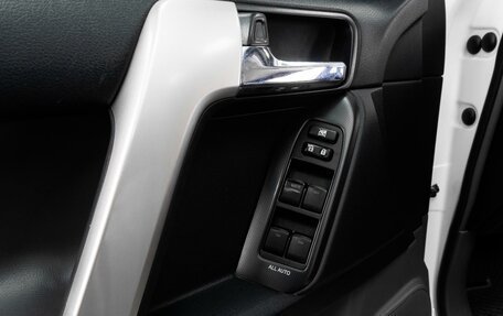 Toyota Land Cruiser Prado 150 рестайлинг 2, 2010 год, 3 339 000 рублей, 28 фотография