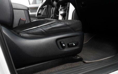 Toyota Land Cruiser Prado 150 рестайлинг 2, 2010 год, 3 339 000 рублей, 32 фотография