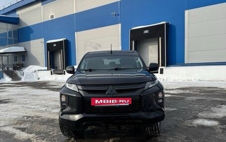 Mitsubishi L200 IV рестайлинг, 2021 год, 2 250 000 рублей, 4 фотография