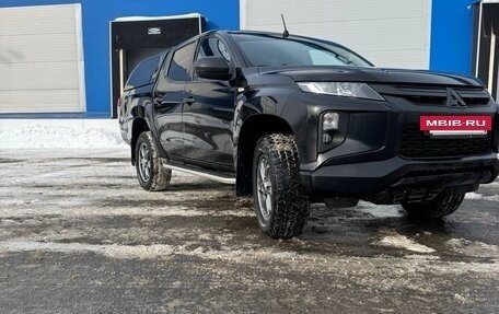 Mitsubishi L200 IV рестайлинг, 2021 год, 2 250 000 рублей, 2 фотография