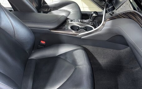 Toyota Camry, 2021 год, 2 350 000 рублей, 9 фотография