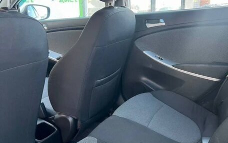 Hyundai Solaris II рестайлинг, 2013 год, 700 000 рублей, 12 фотография