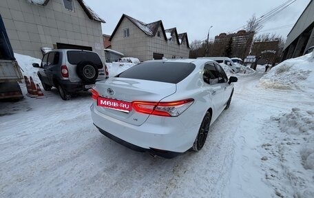 Toyota Camry, 2021 год, 3 900 000 рублей, 5 фотография
