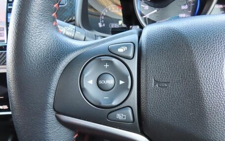 Honda Fit III, 2020 год, 900 000 рублей, 16 фотография