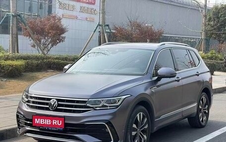 Volkswagen Tiguan II, 2021 год, 2 600 000 рублей, 1 фотография