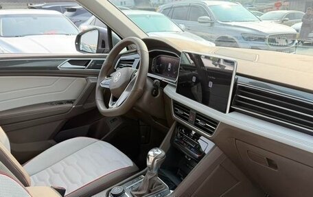 Volkswagen Tiguan II, 2021 год, 2 600 000 рублей, 6 фотография