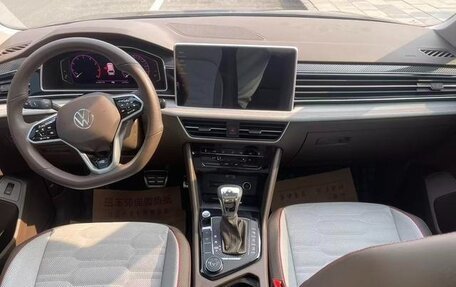 Volkswagen Tiguan II, 2021 год, 2 600 000 рублей, 8 фотография