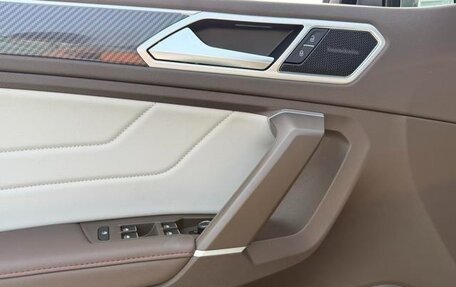 Volkswagen Tiguan II, 2021 год, 2 600 000 рублей, 11 фотография