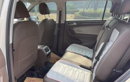 Volkswagen Tiguan II, 2021 год, 2 600 000 рублей, 10 фотография