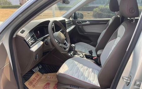 Volkswagen Tiguan II, 2021 год, 2 600 000 рублей, 7 фотография