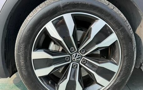 Volkswagen Tiguan II, 2021 год, 2 600 000 рублей, 9 фотография