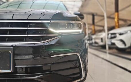 Volkswagen Tiguan II, 2021 год, 2 600 000 рублей, 3 фотография