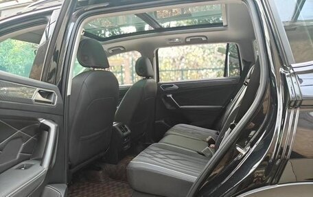 Volkswagen Tiguan II, 2021 год, 2 600 000 рублей, 9 фотография