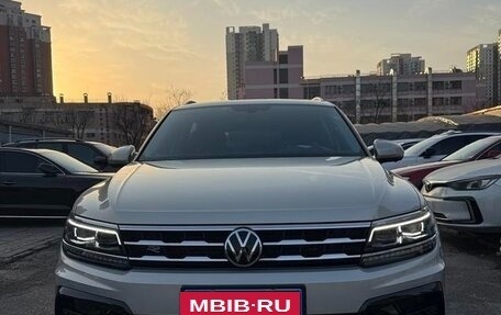 Volkswagen Tiguan II, 2021 год, 2 500 000 рублей, 2 фотография