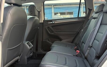 Volkswagen Tiguan II, 2021 год, 2 500 000 рублей, 13 фотография