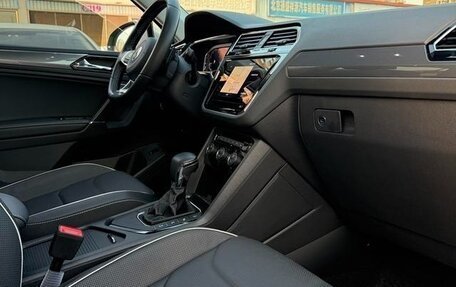 Volkswagen Tiguan II, 2021 год, 2 500 000 рублей, 10 фотография