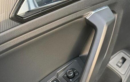 Volkswagen Tiguan II, 2021 год, 2 500 000 рублей, 16 фотография