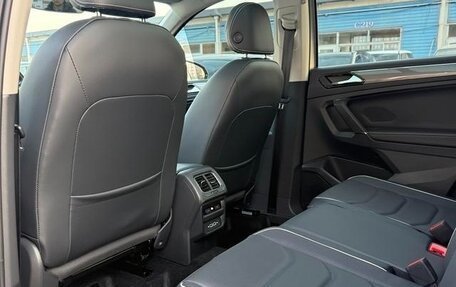 Volkswagen Tiguan II, 2021 год, 2 500 000 рублей, 17 фотография