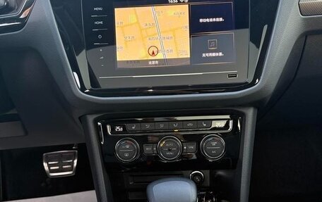 Volkswagen Tiguan II, 2021 год, 2 500 000 рублей, 19 фотография